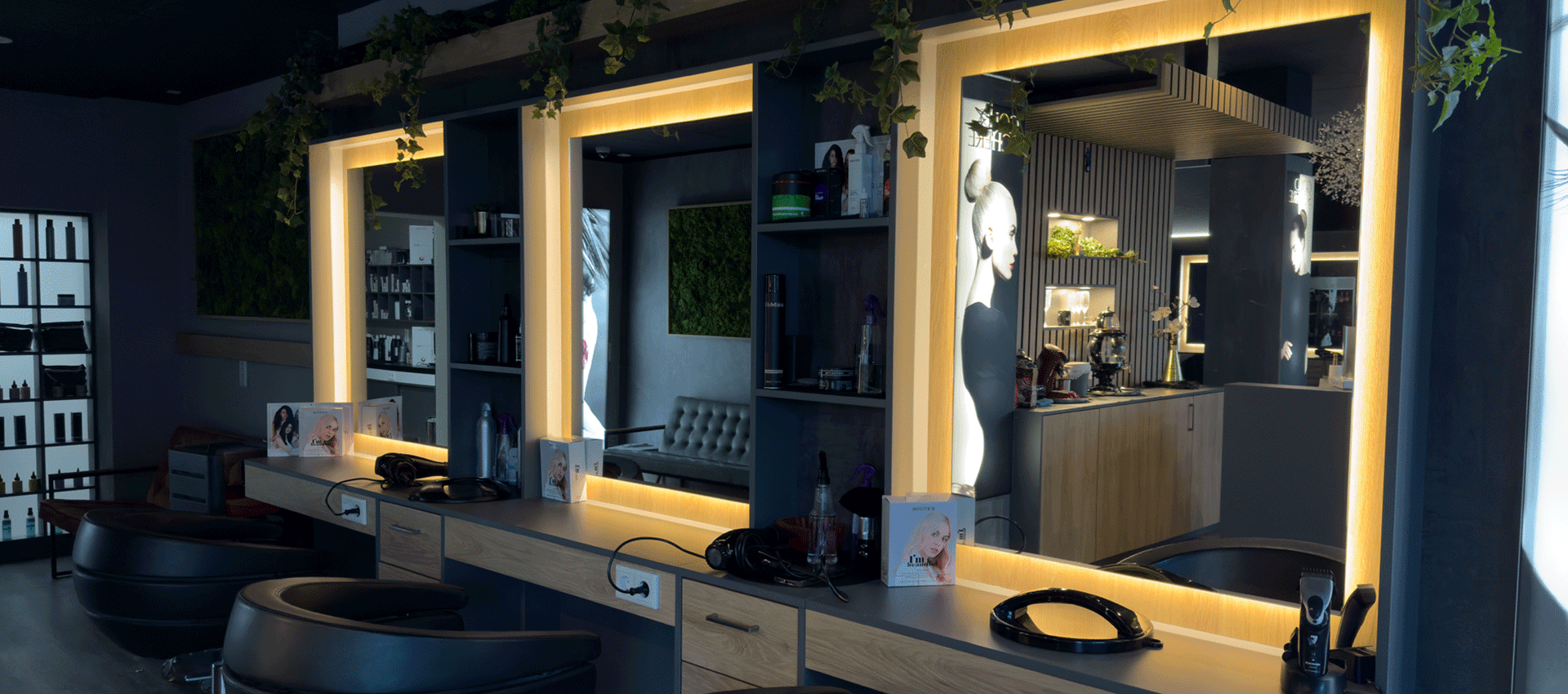 Innenraum des Goldschere Salons